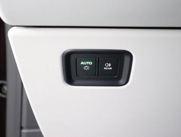 2025 Porsche Macan Electric 4S Image 30 of 37