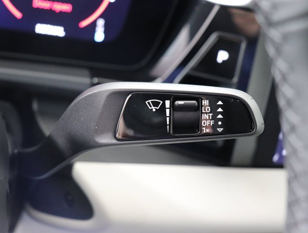 2025 Porsche Macan Electric 4S Image 26 of 37