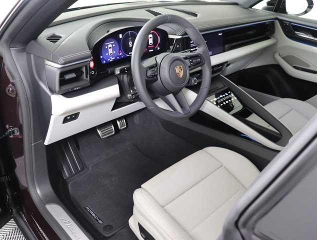 2025 Porsche Macan Electric 4S Image 13 of 37