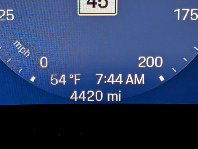 2025 Porsche Macan Electric 4S Image 16 of 37