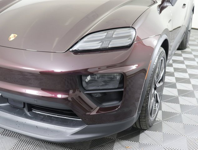 2025 Porsche Macan Electric 4S Image 36 of 37