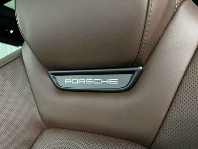 2025 Porsche Macan Electric Turbo Image 42 of 73