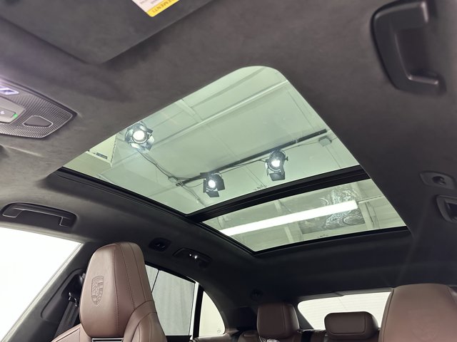 2025 Porsche Macan Electric Turbo Image 48 of 73