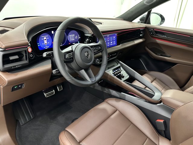 2025 Porsche Macan Electric Turbo Image 24 of 73