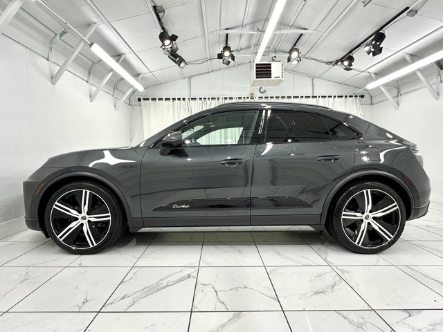 2025 Porsche Macan Electric Turbo Image 12 of 73