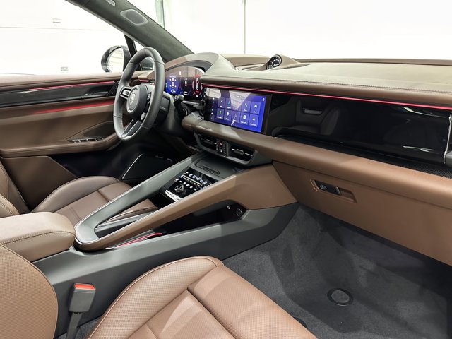 2025 Porsche Macan Electric Turbo Image 21 of 73