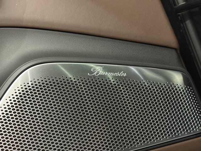 2025 Porsche Macan Electric Turbo Image 44 of 73