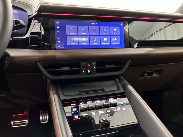 2025 Porsche Macan Electric Turbo Image 36 of 73