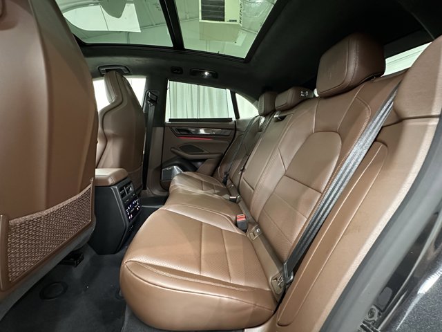 2025 Porsche Macan Electric Turbo Image 18 of 73