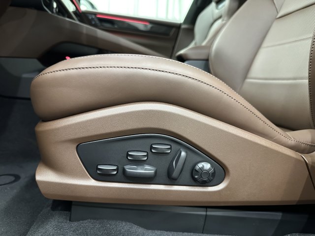 2025 Porsche Macan Electric Turbo Image 49 of 73