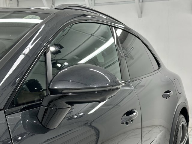 2025 Porsche Macan Electric Turbo Image 57 of 73