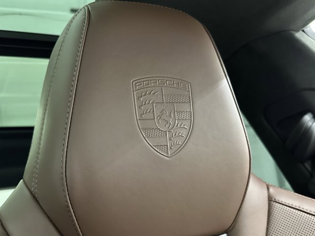 2025 Porsche Macan Electric Turbo Image 47 of 73