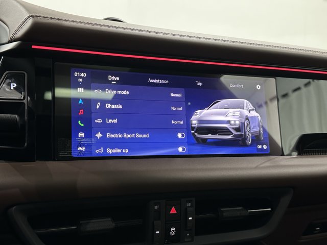 2025 Porsche Macan Electric Turbo Image 33 of 73