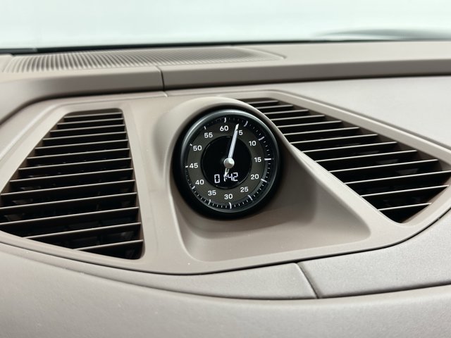 2025 Porsche Macan Electric Turbo Image 59 of 73