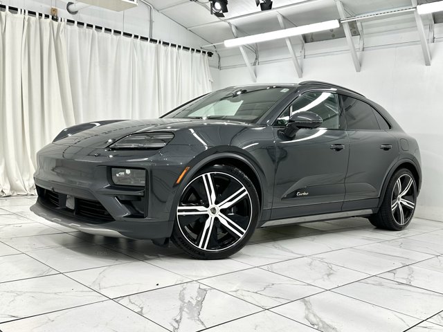 2025 Porsche Macan Electric Turbo Image 3 of 73