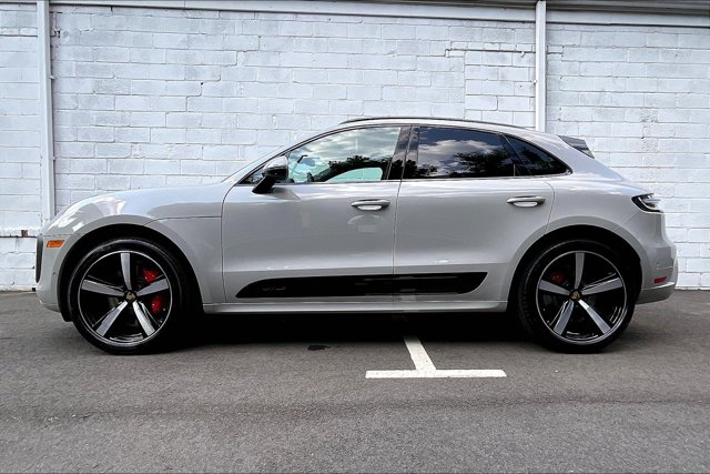 Vehicle image 6 of 15