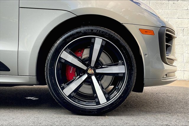 Vehicle image 8 of 15