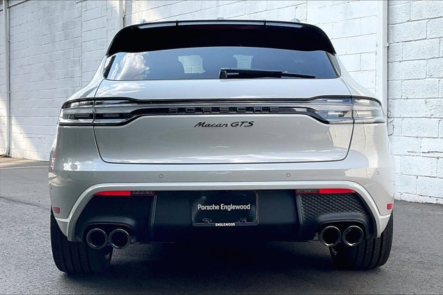 Vehicle image 4 of 15