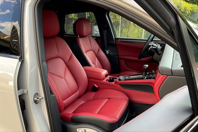 Vehicle image 9 of 15