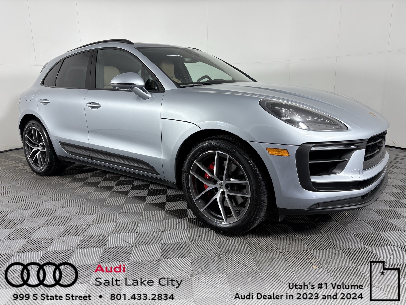 2025 Porsche Macan S Image 3 of 23