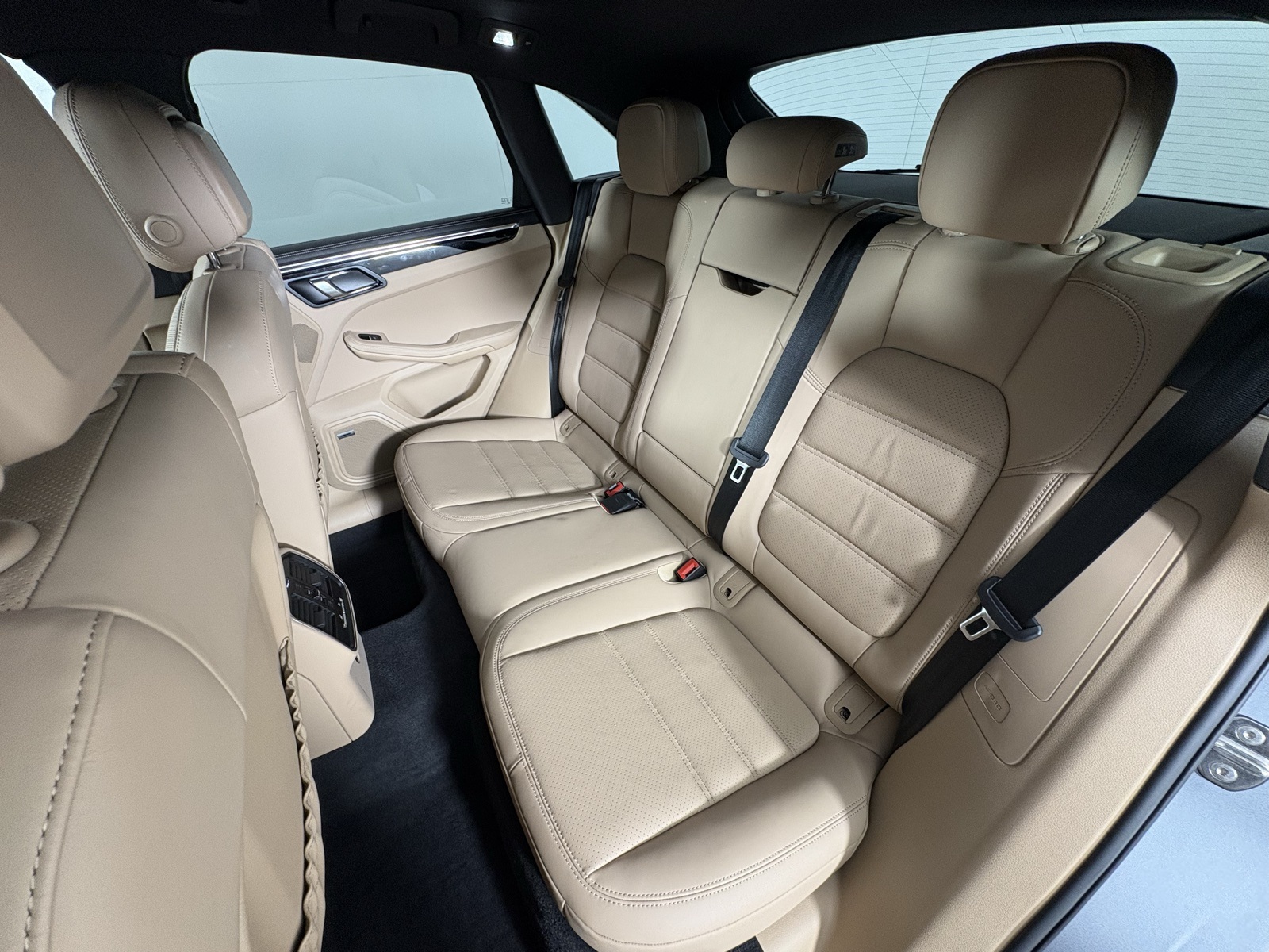 2025 Porsche Macan S Image 11 of 23