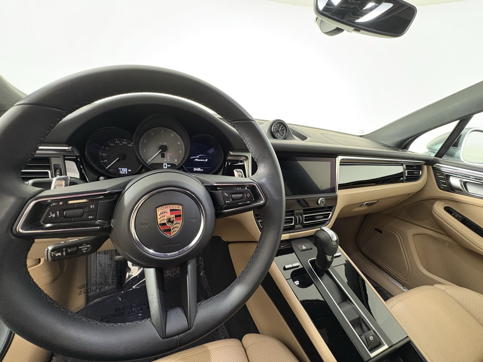 2025 Porsche Macan S Image 14 of 23