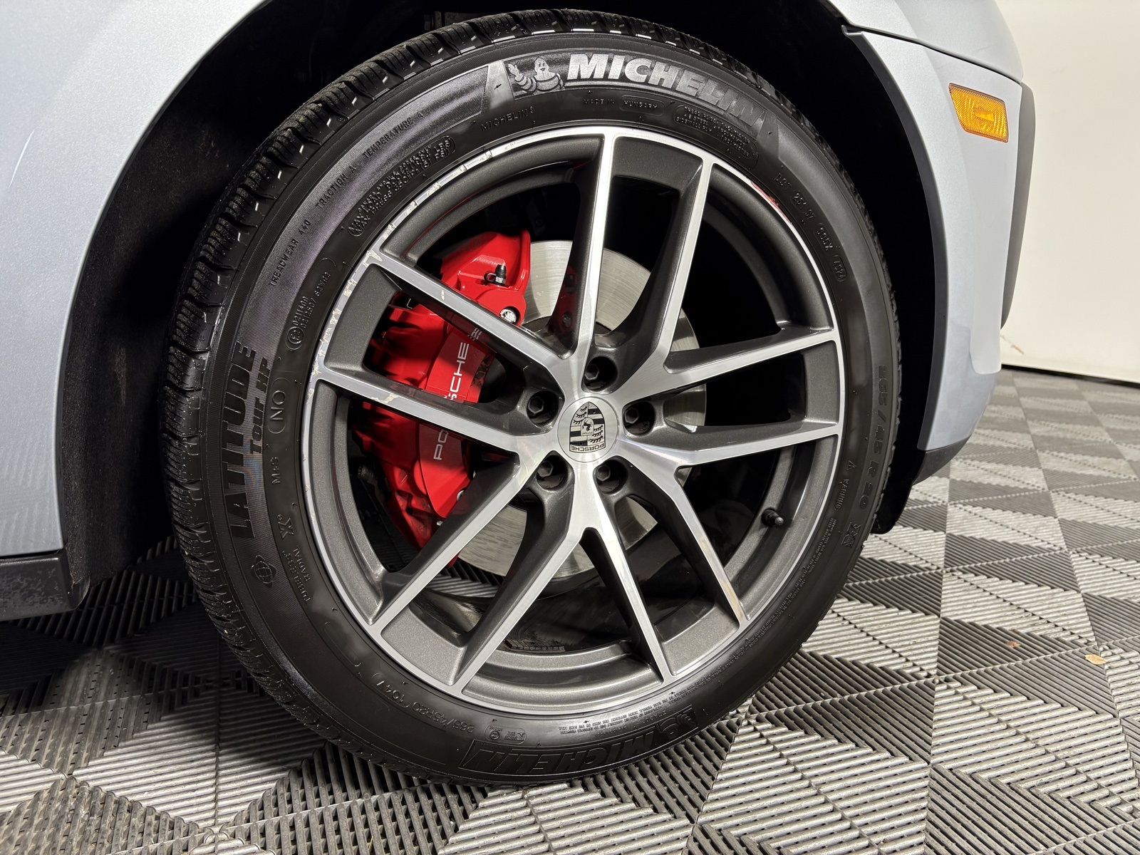 2025 Porsche Macan S Image 8 of 23