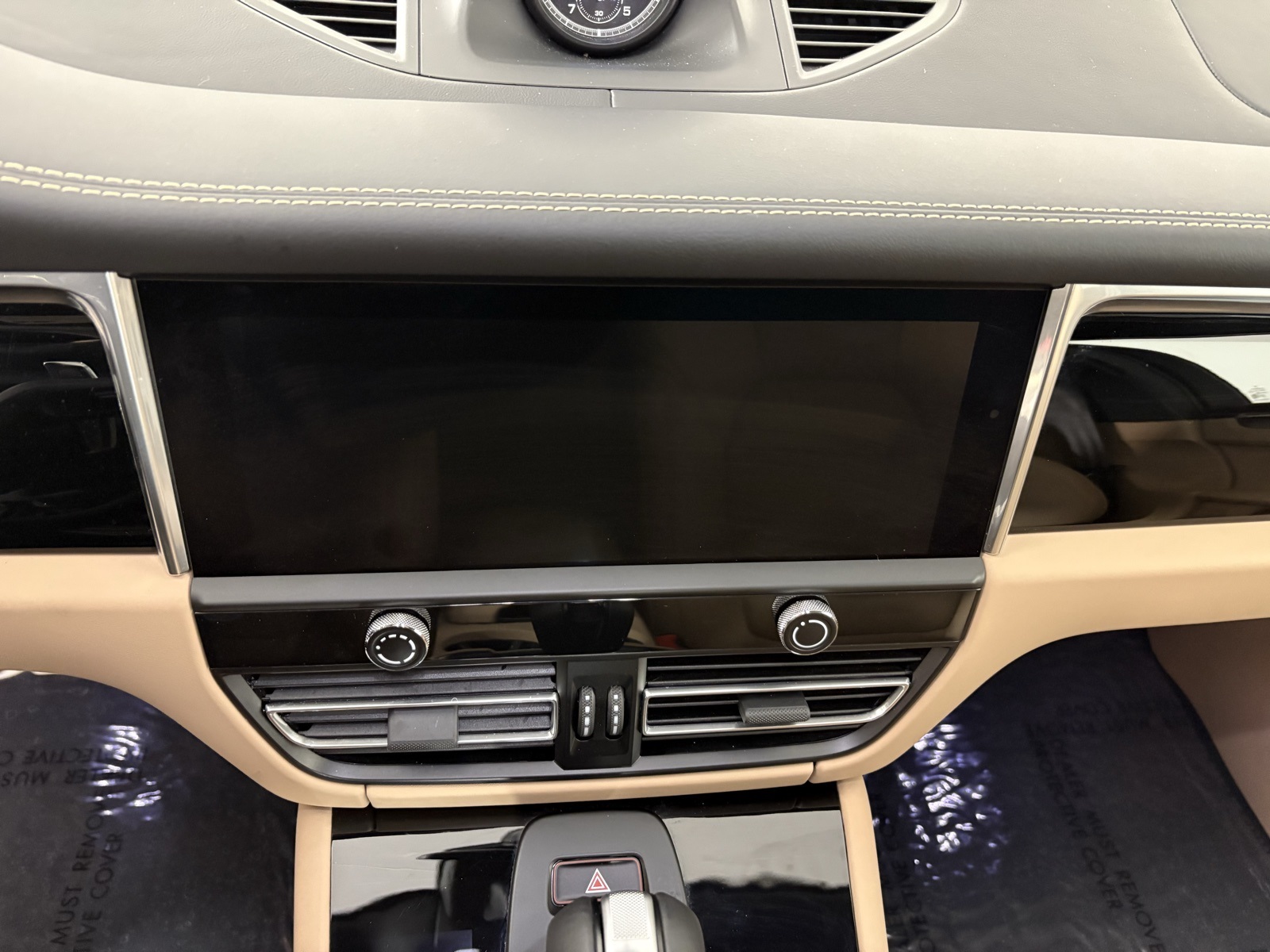 2025 Porsche Macan S Image 16 of 23