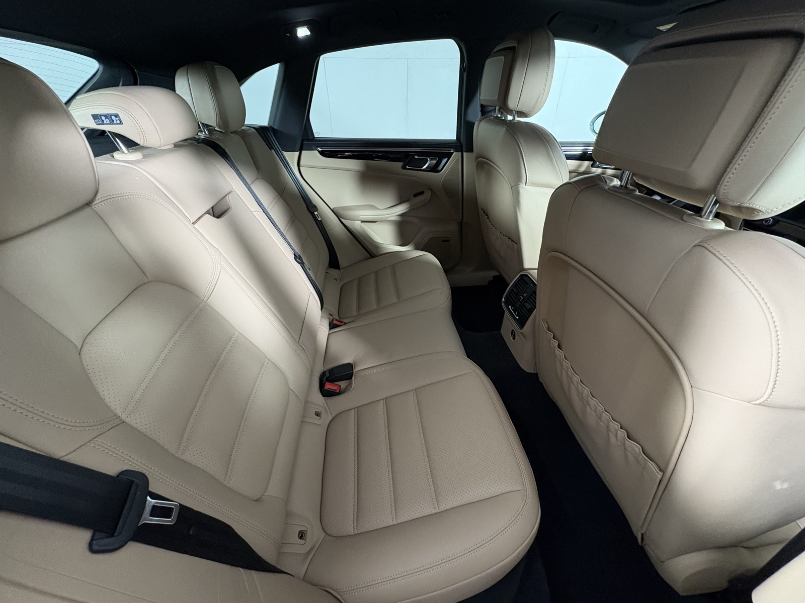 2025 Porsche Macan S Image 10 of 23