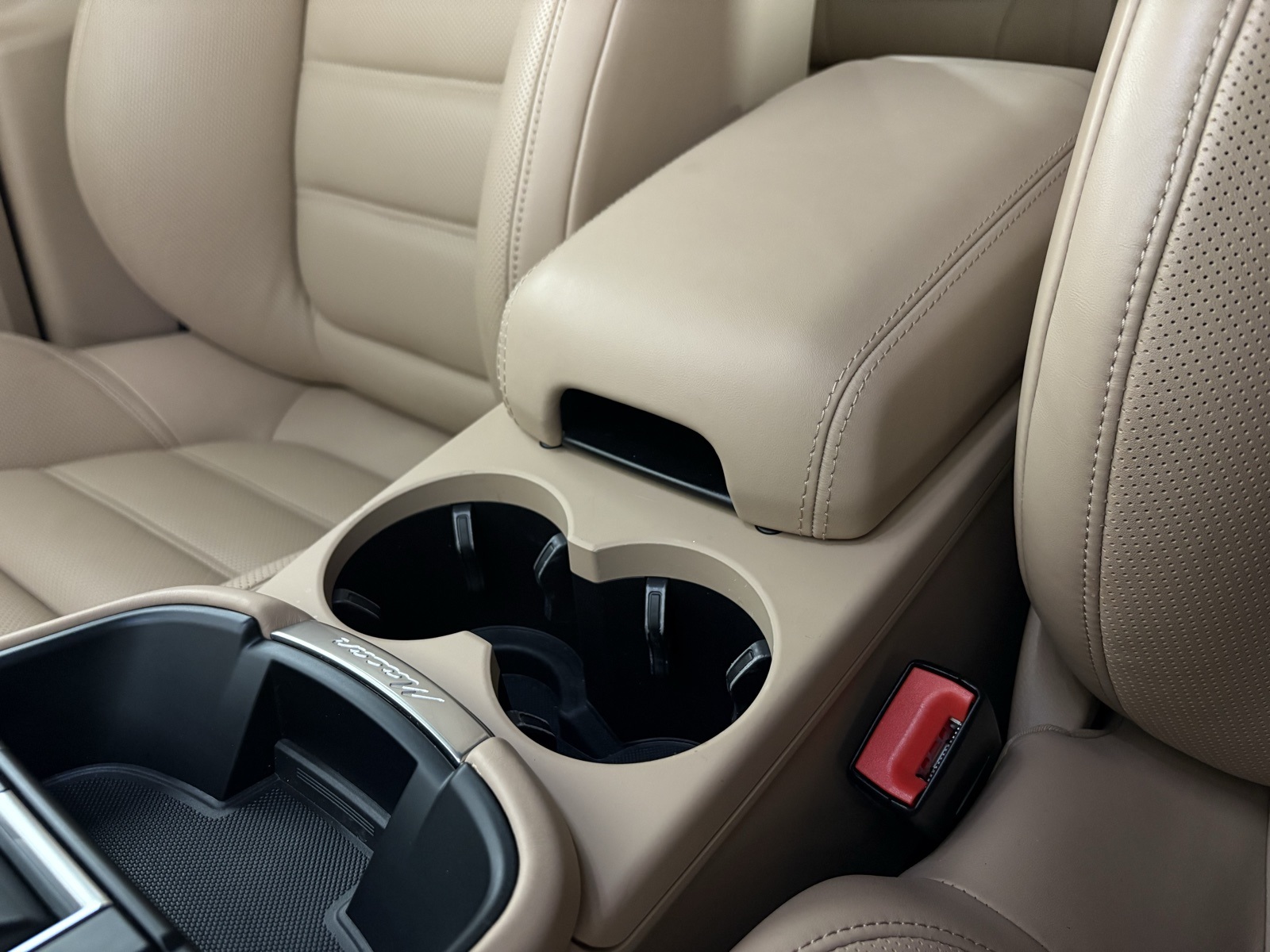 2025 Porsche Macan S Image 19 of 23