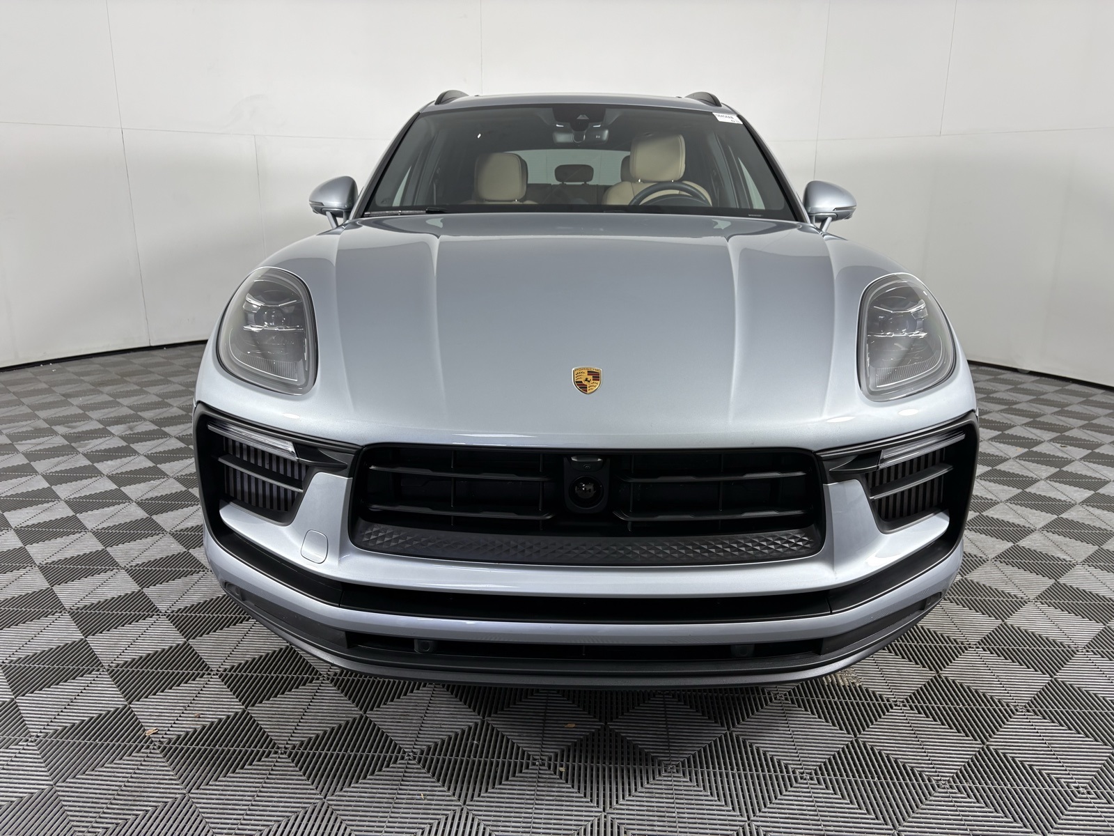2025 Porsche Macan S Image 2 of 23