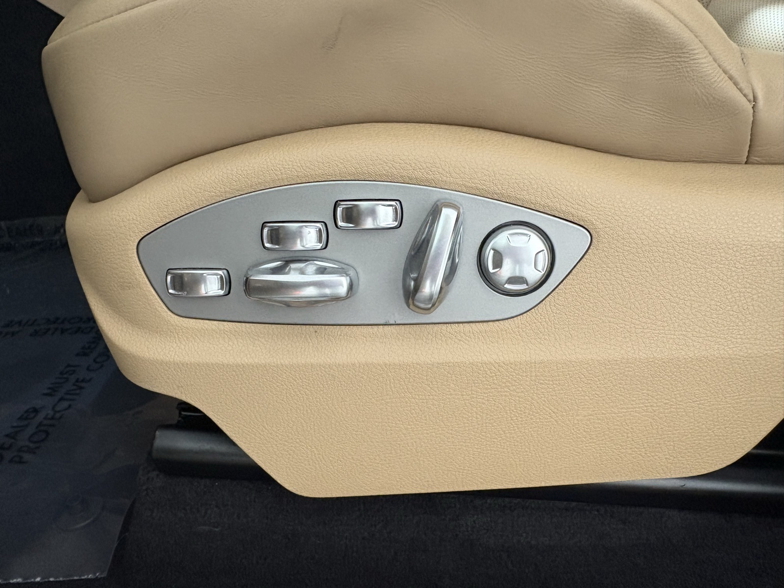 2025 Porsche Macan S Image 22 of 23