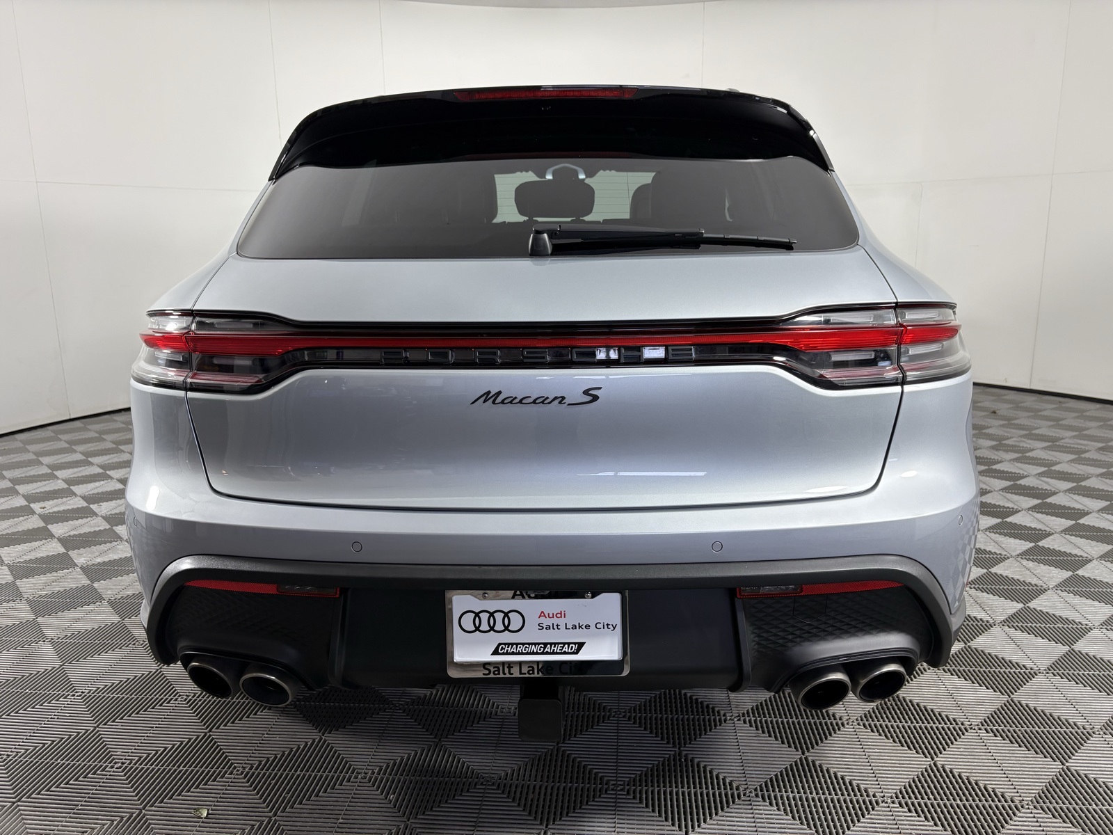 2025 Porsche Macan S Image 6 of 23