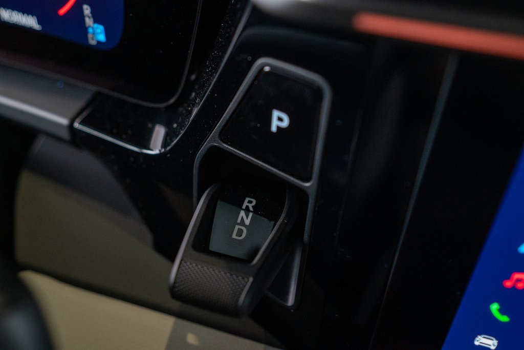 Vehicle image 31 of 44