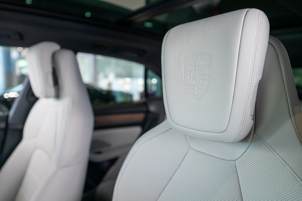Vehicle image 22 of 44