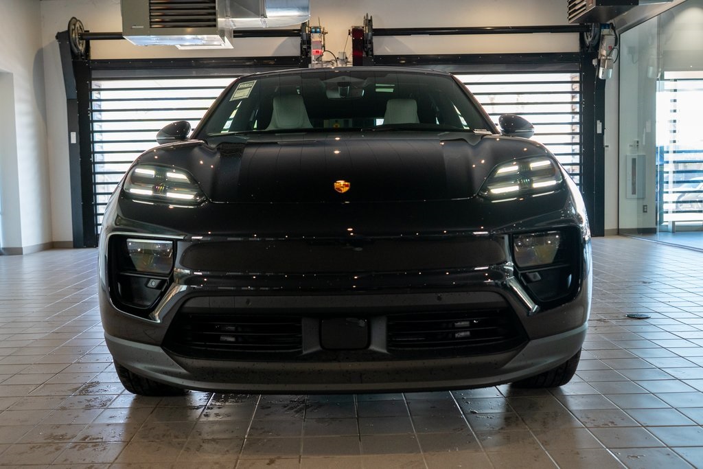 Vehicle image 3 of 44