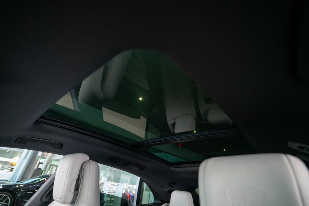 Vehicle image 23 of 44