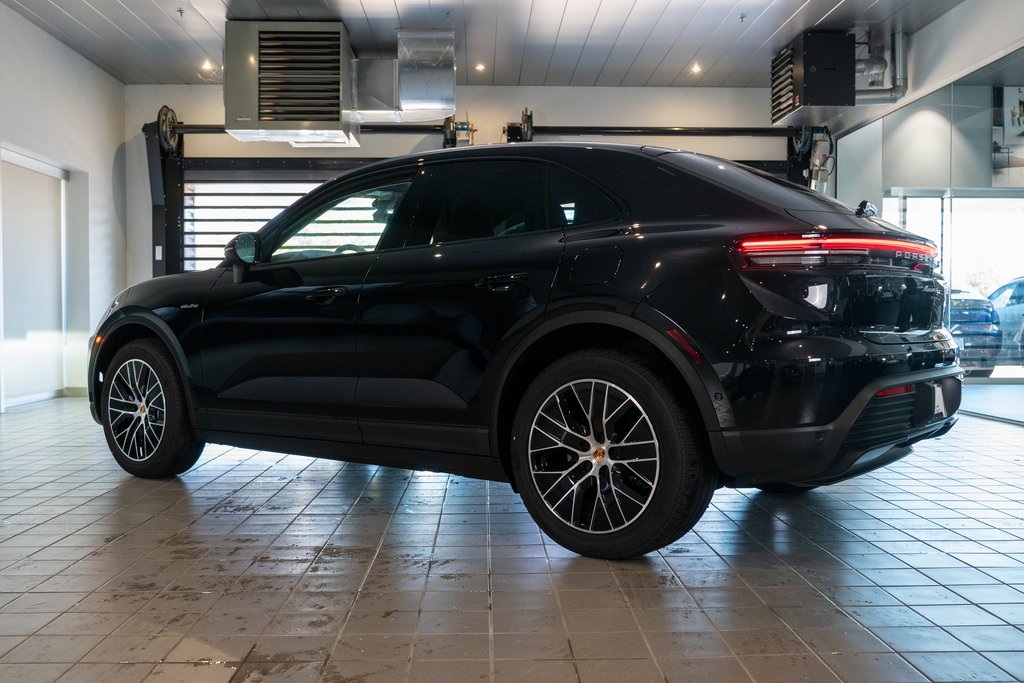 Vehicle image 6 of 44