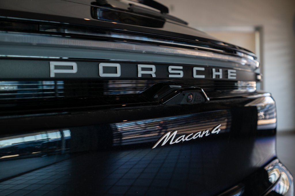 Vehicle image 12 of 44