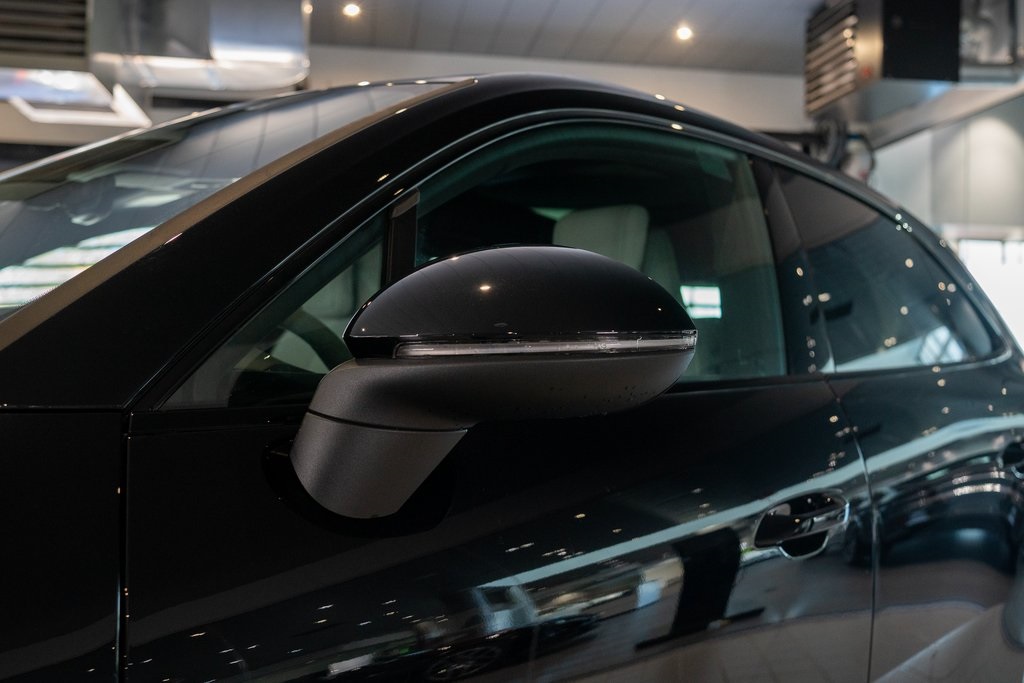 Vehicle image 9 of 44