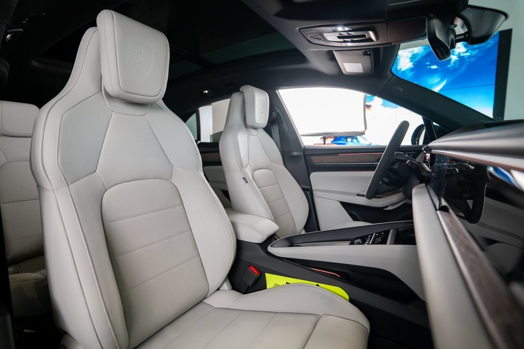 Vehicle image 15 of 44