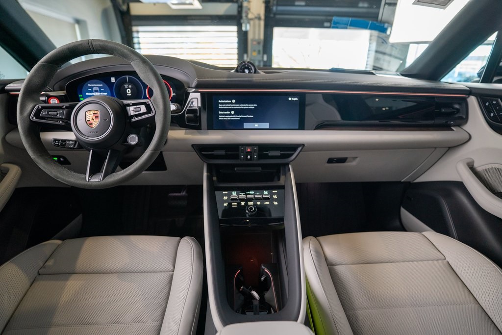 Vehicle image 13 of 44