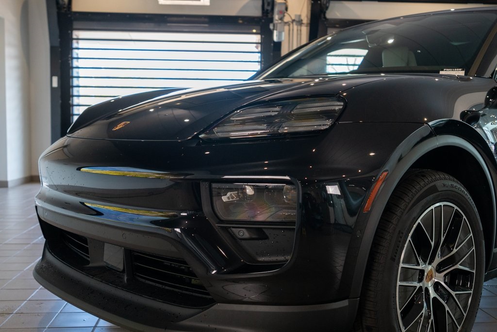 Vehicle image 7 of 44