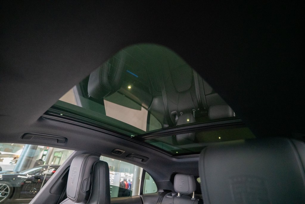Vehicle image 25 of 45