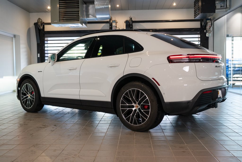Vehicle image 6 of 45