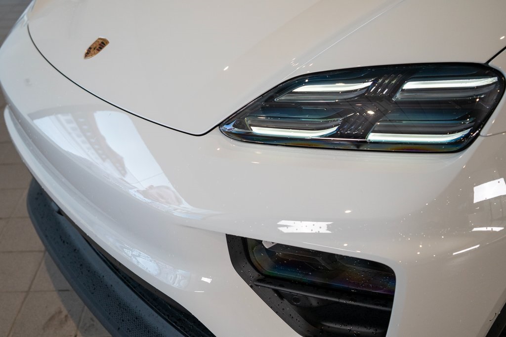 Vehicle image 8 of 45