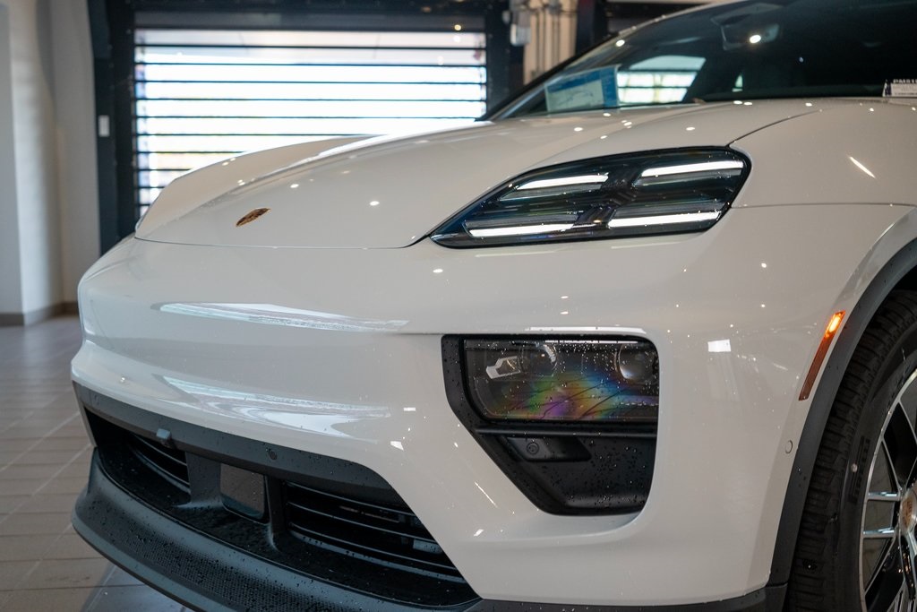 Vehicle image 7 of 45