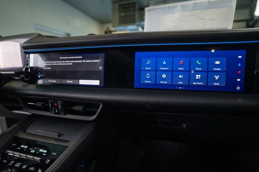 Vehicle image 33 of 45