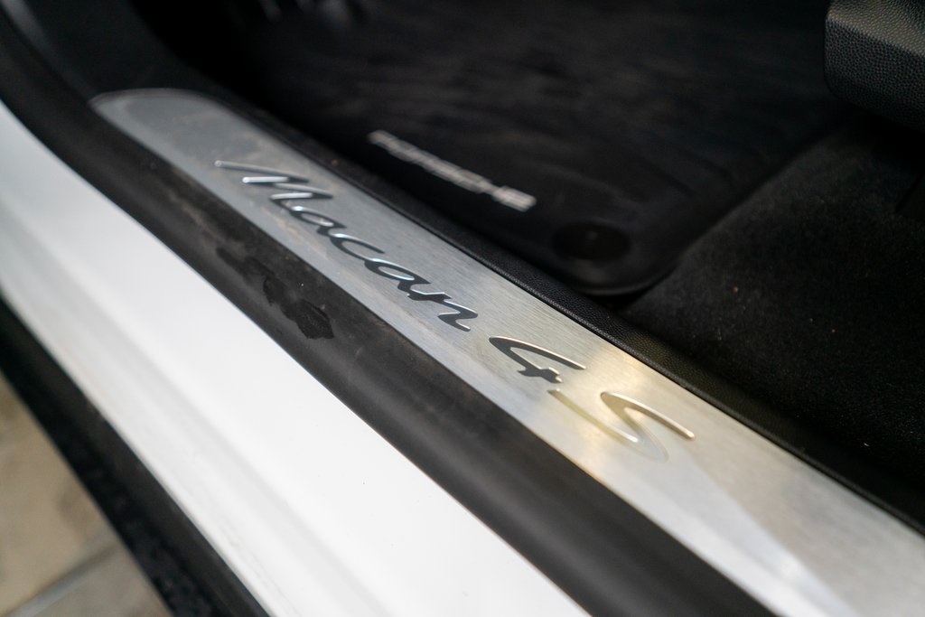 Vehicle image 22 of 45