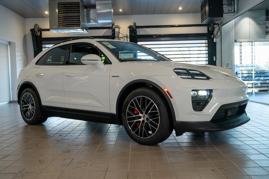 Vehicle image 5 of 45